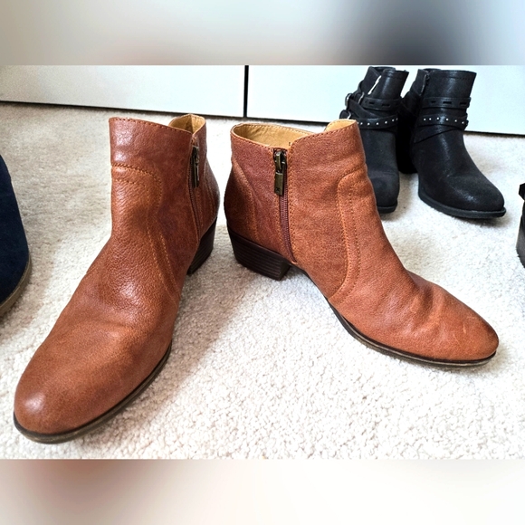 Lucky Brand - Distressed Leather Ankle Boots. Size 8.5 US. 1.5" heels. - Picture 2 of 8